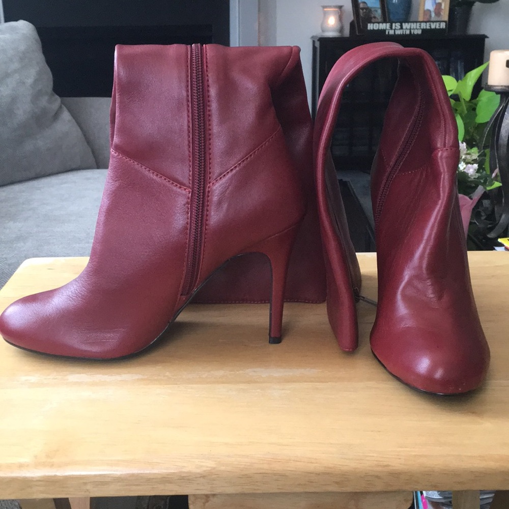 NEVER WORN Colin Stuart Knee High Boots